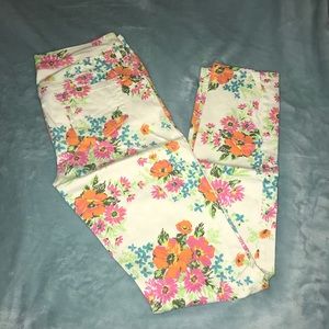 Floral Print on Cream Jeans Aeropostale